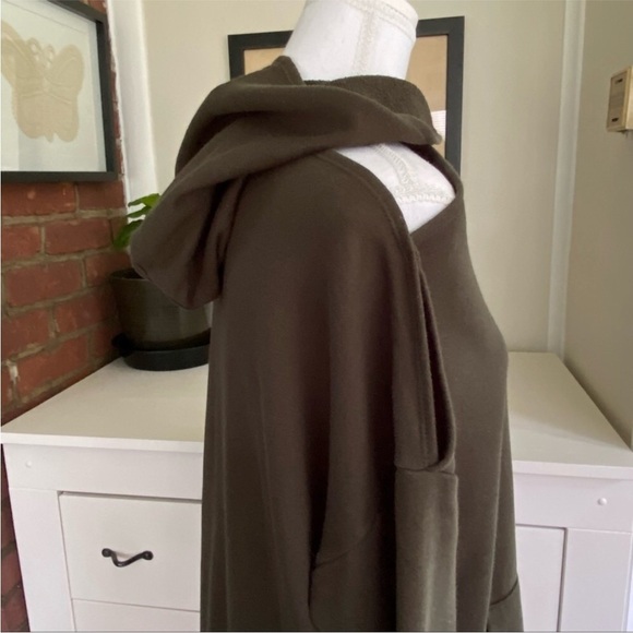 Forever 21 Open Shoulder Hoodie - Picture 10 of 15